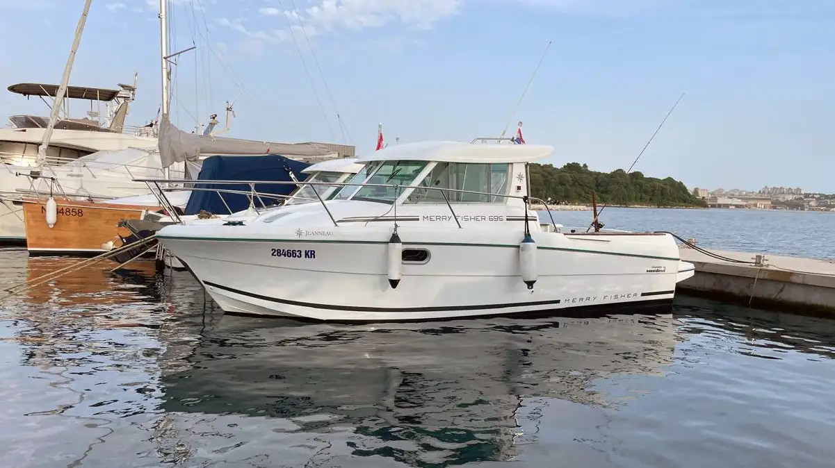 Merry Fisher 695