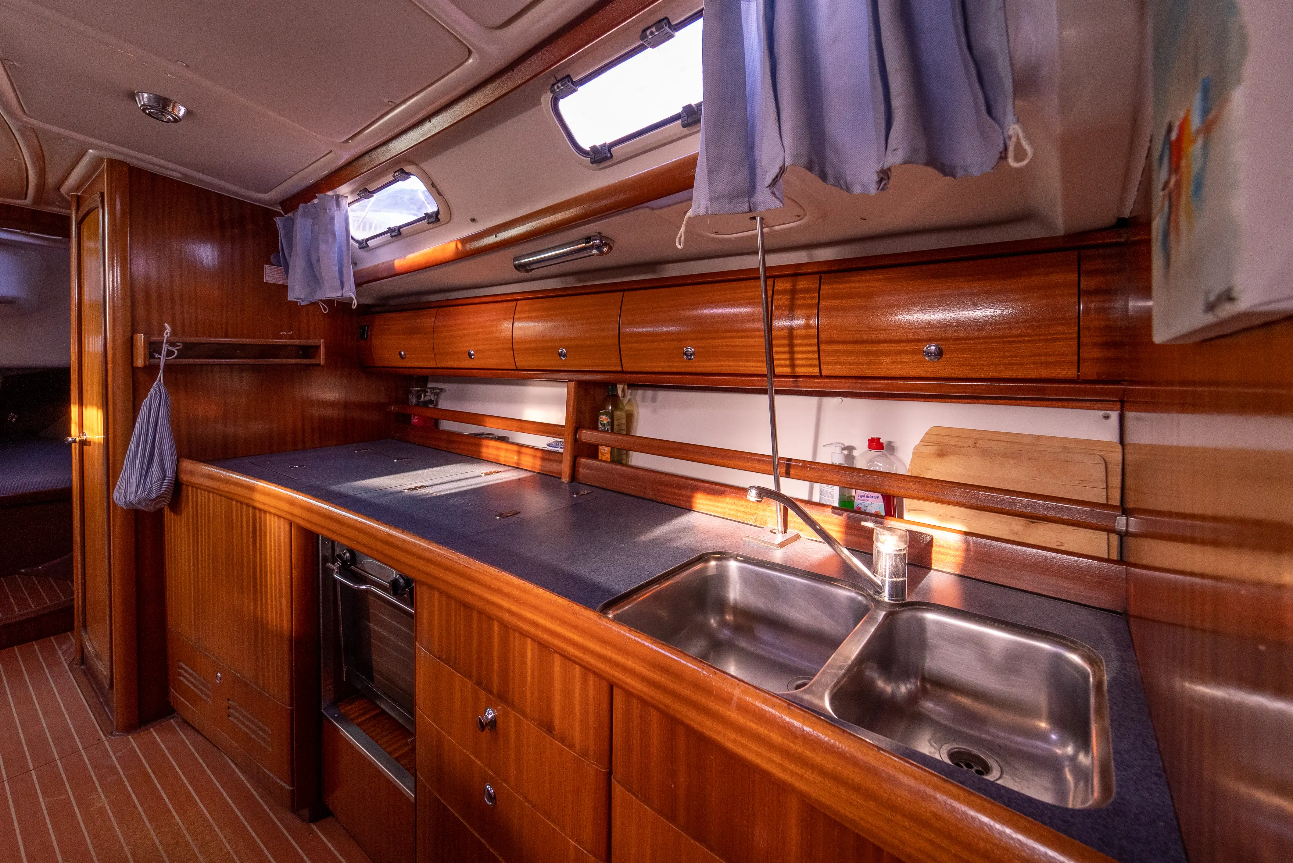 Danai (with Bowthruster ,Solar Panels, New Sails)