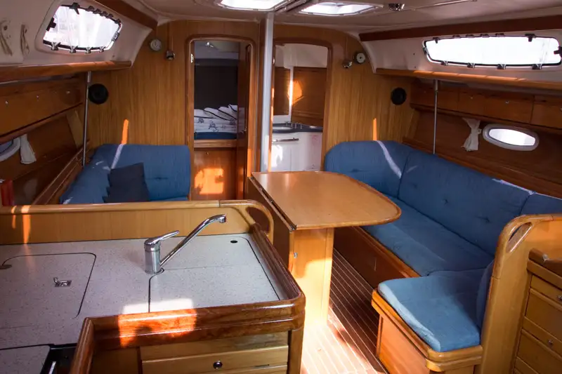 (1132 BG) (sails 2015)