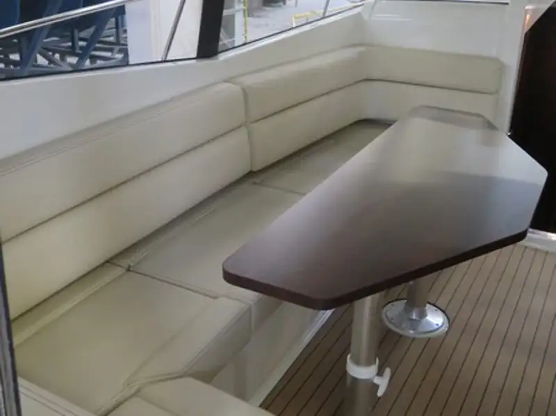 Platinum 989 Flybridge