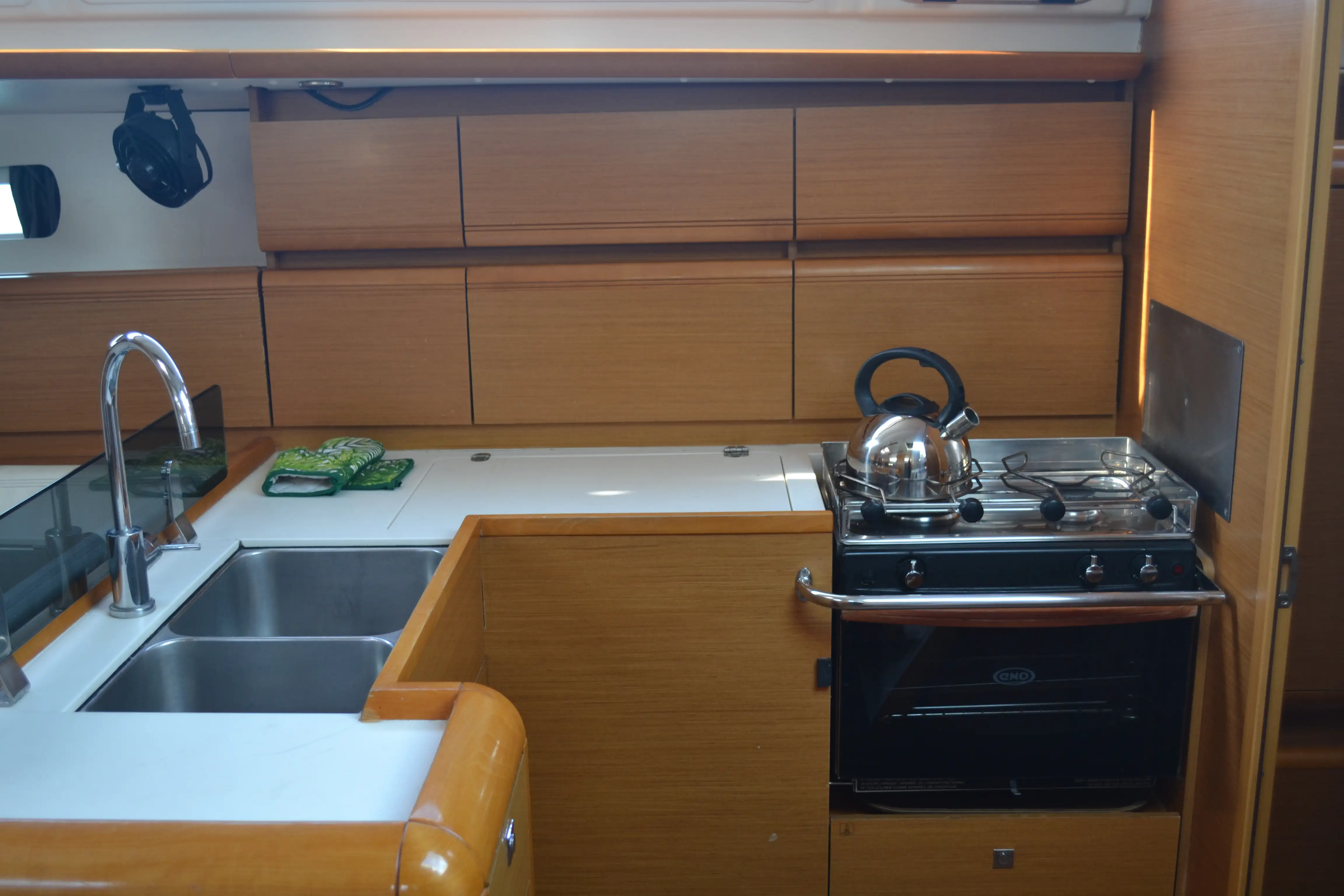 Triada / bow-thruster, solar panels, electric WC