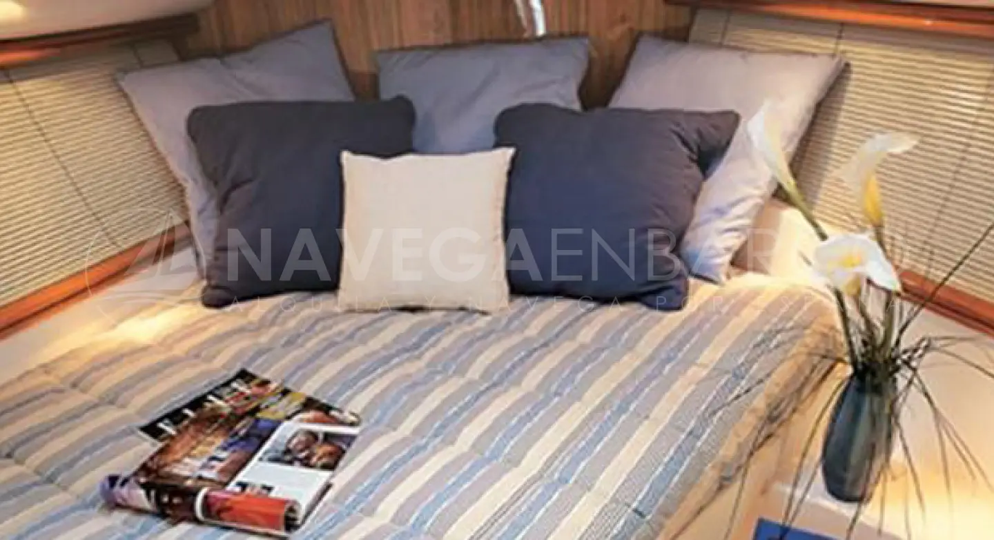 Pershing 37 - day charter